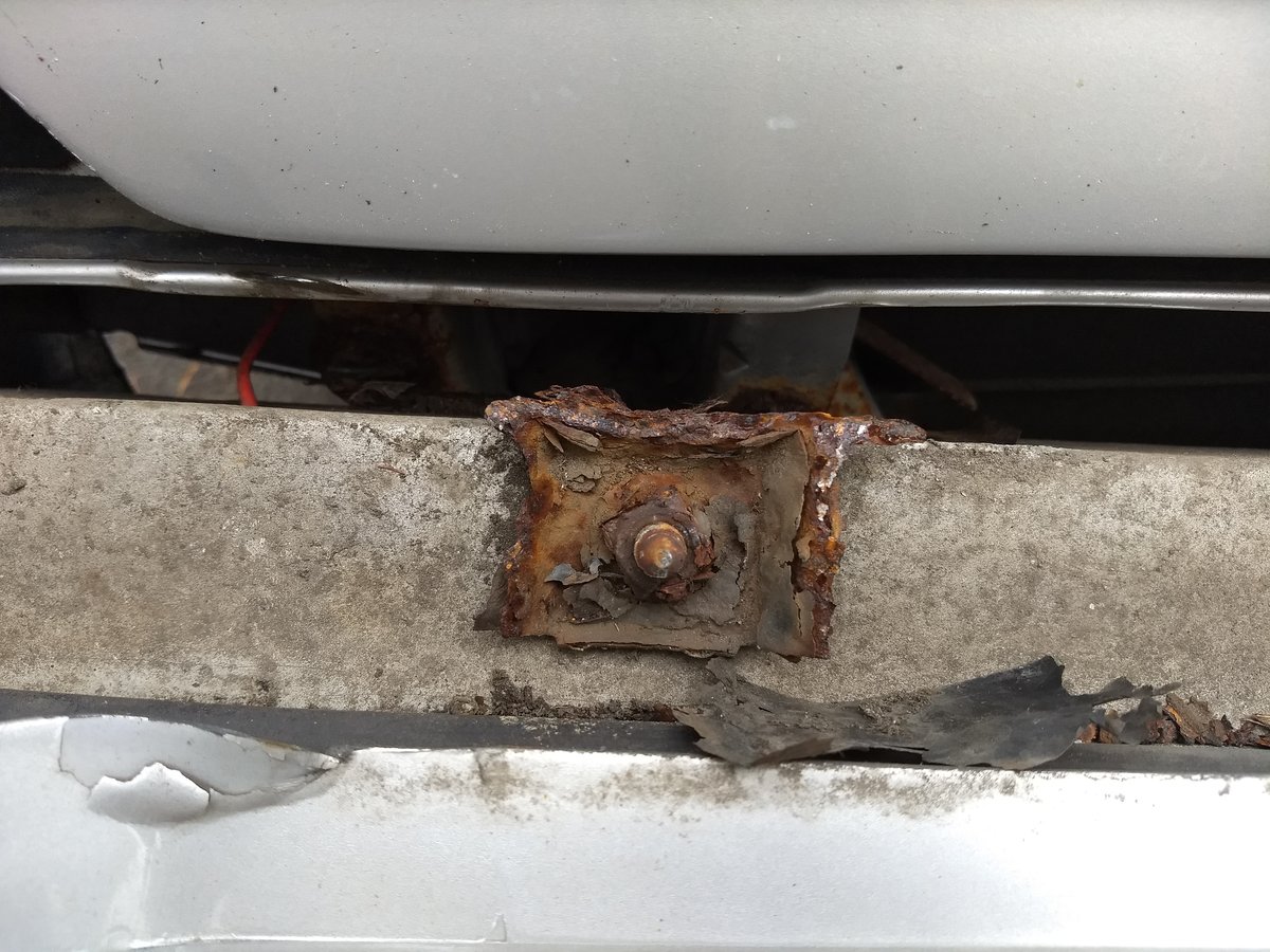 2000 V70 rusted rear bumper bracket