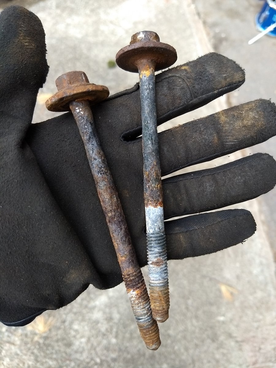 2000 V70 rear bumper bracket bolts