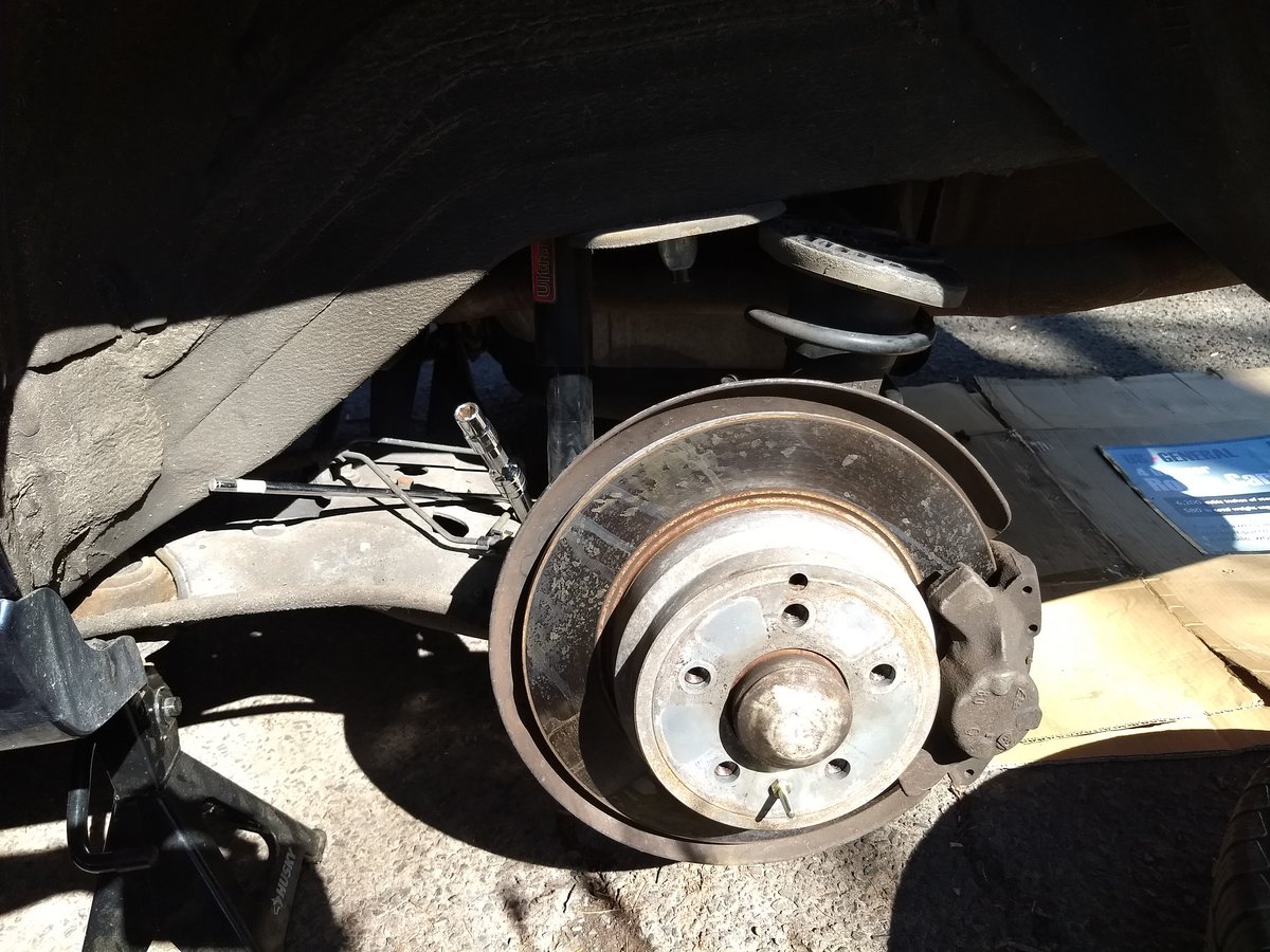 1998 V70 coil spring out of place