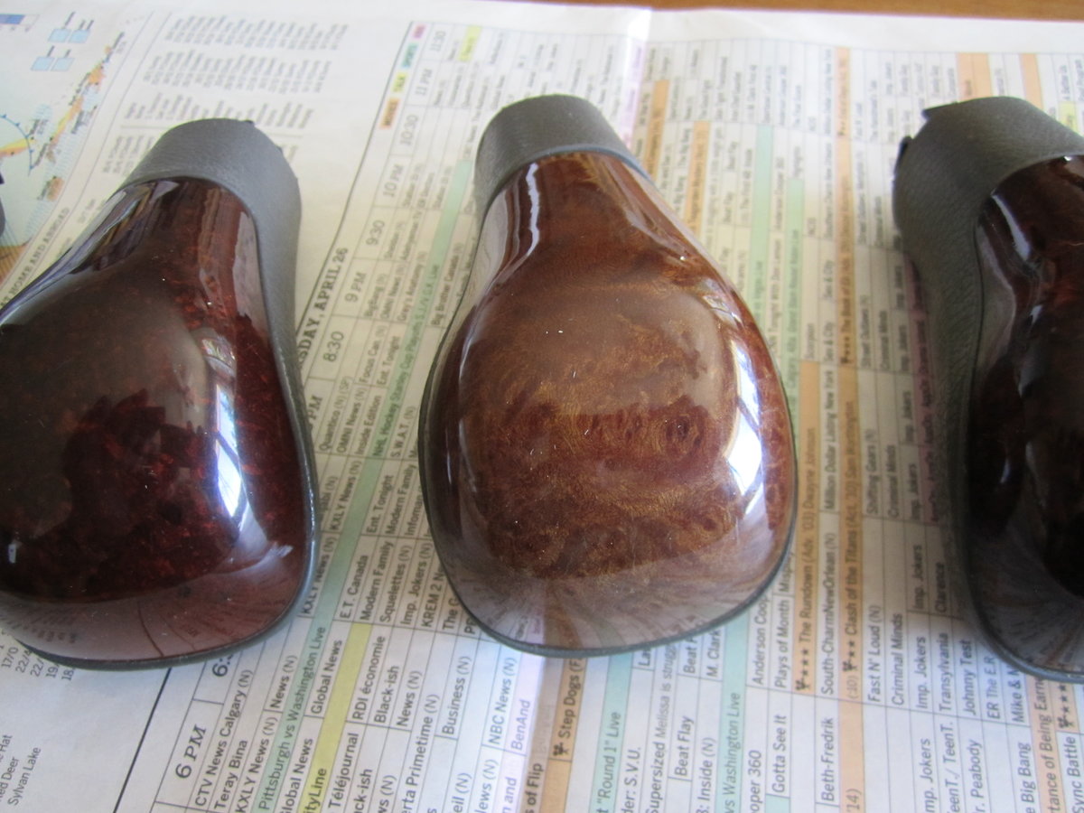 Closeup of 2nd and middle knobs from left knobs in the 1st picture