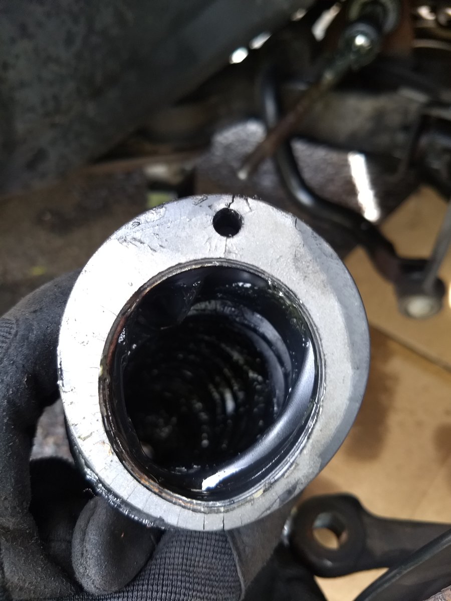 1998 V70 steering rack boot with vent hole
