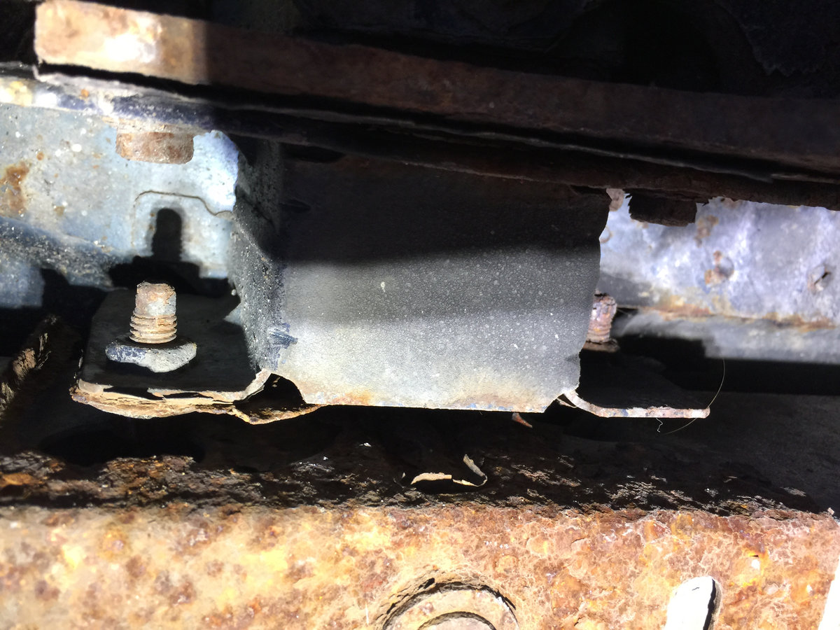 Volvo V70 Rear Bumper Bracket - 1.jpg