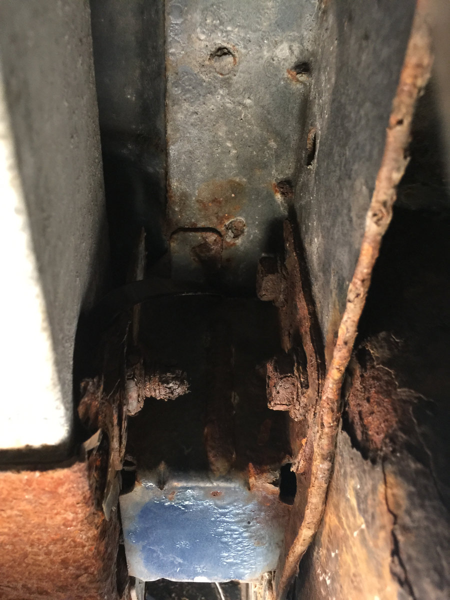 Volvo V70 Rear Bumper Bracket - 2.jpg