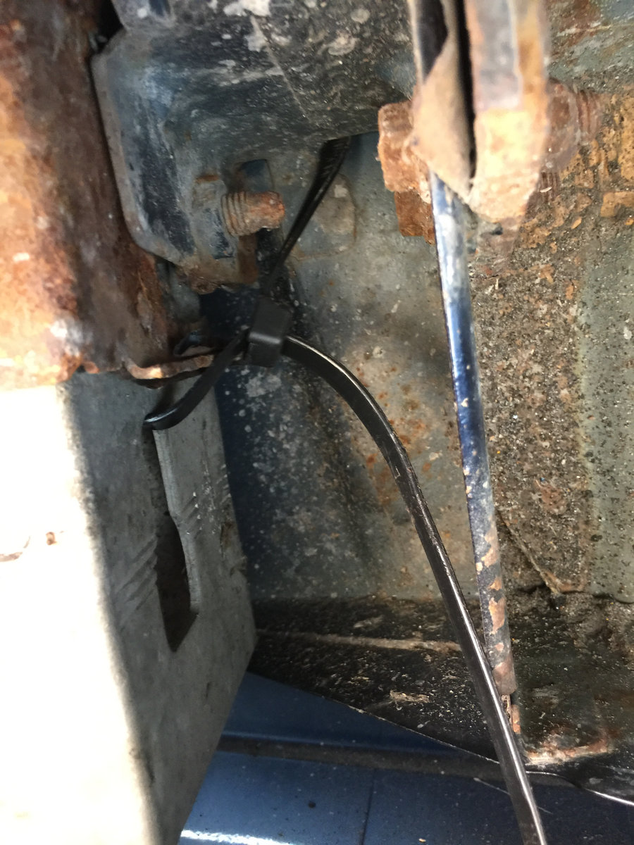 Volvo V70 Rear Bumper Bracket - 3.jpg