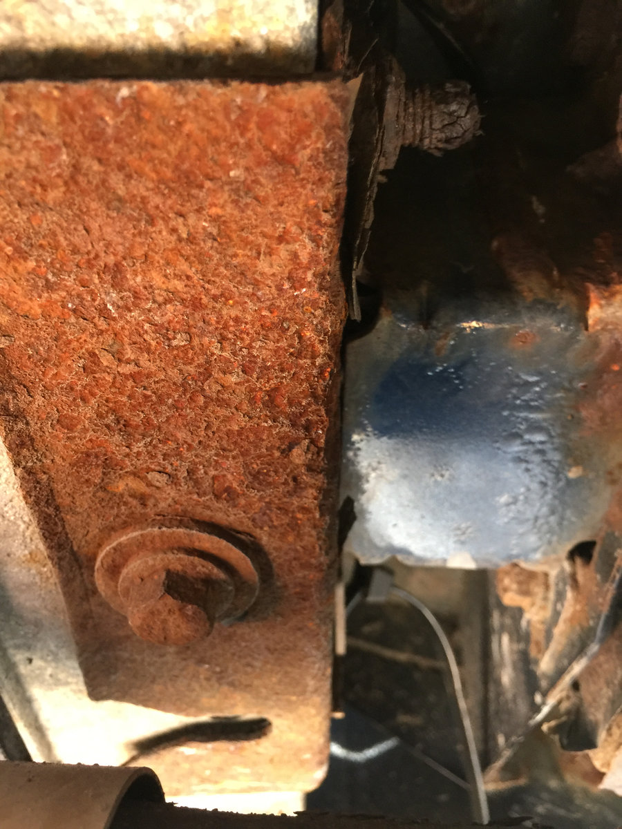 Volvo V70 Rear Bumper Bracket - 4.jpg