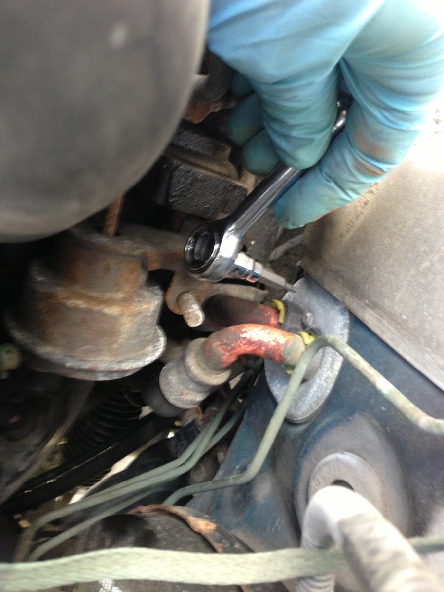 Tight Torx clearance on heater core bulkhead bracket