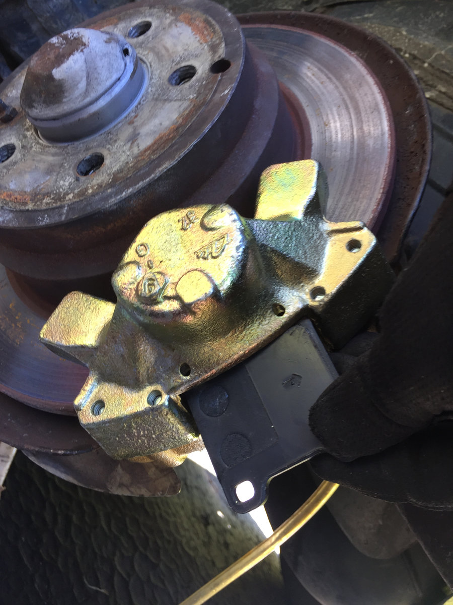 Arrow points to rotor rotation - I think. Undocumented