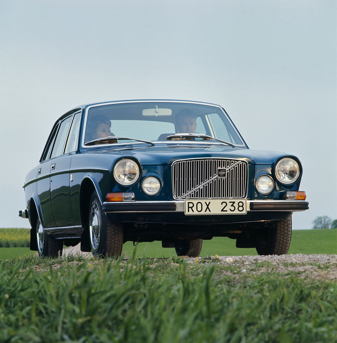 1968-volvo-164-02.jpg