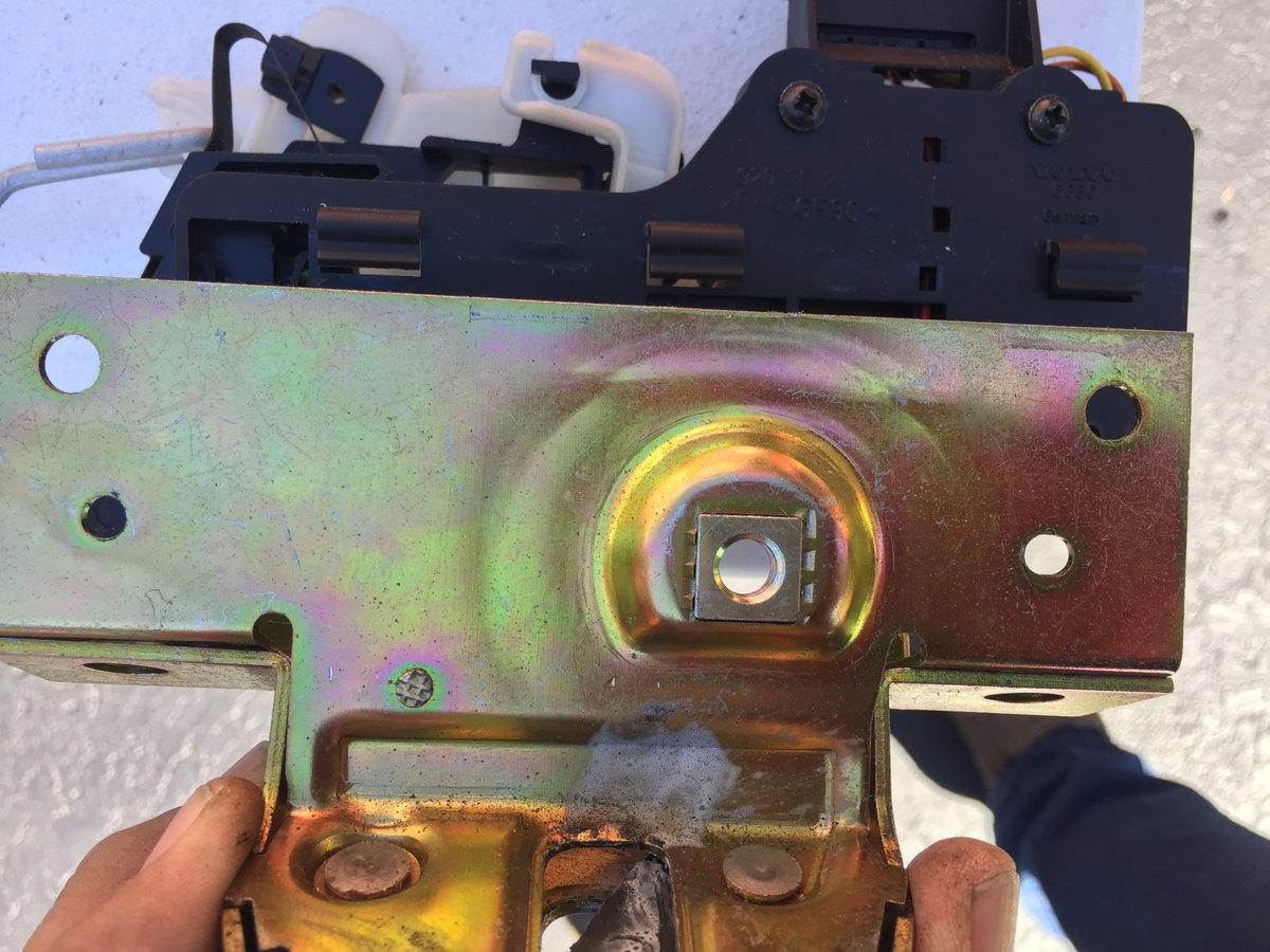 MVS V70 T5 1999 Tailgate Latch - 13.jpg