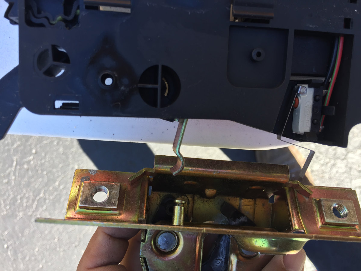 MVS V70 T5 1999 Tailgate Latch - 11.jpg