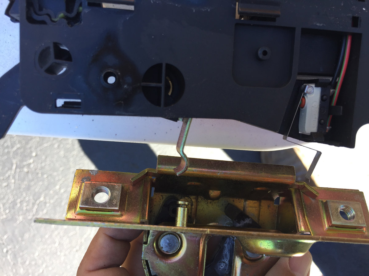 MVS V70 T5 1999 Tailgate Latch - 10.jpg