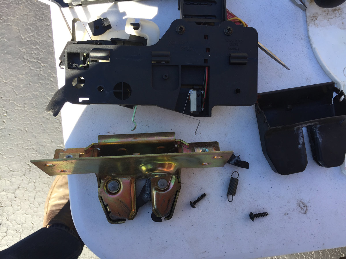 MVS V70 T5 1999 Tailgate Latch - 8.jpg