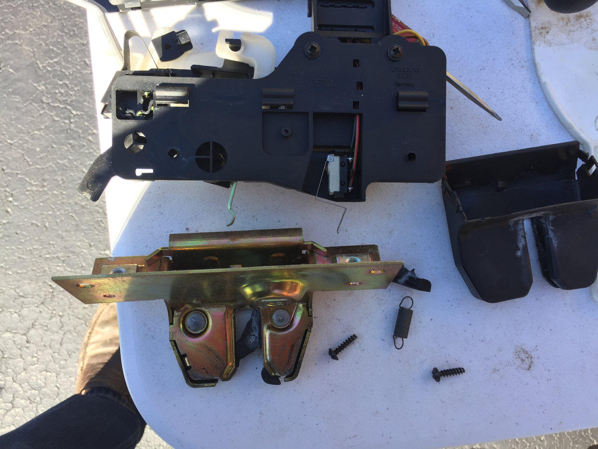 MVS V70 T5 1999 Tailgate Latch - 9.jpg