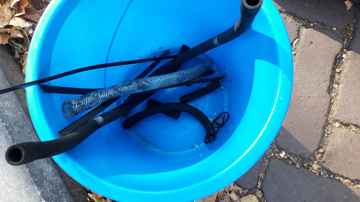 Garbage belongs in the waste bin...