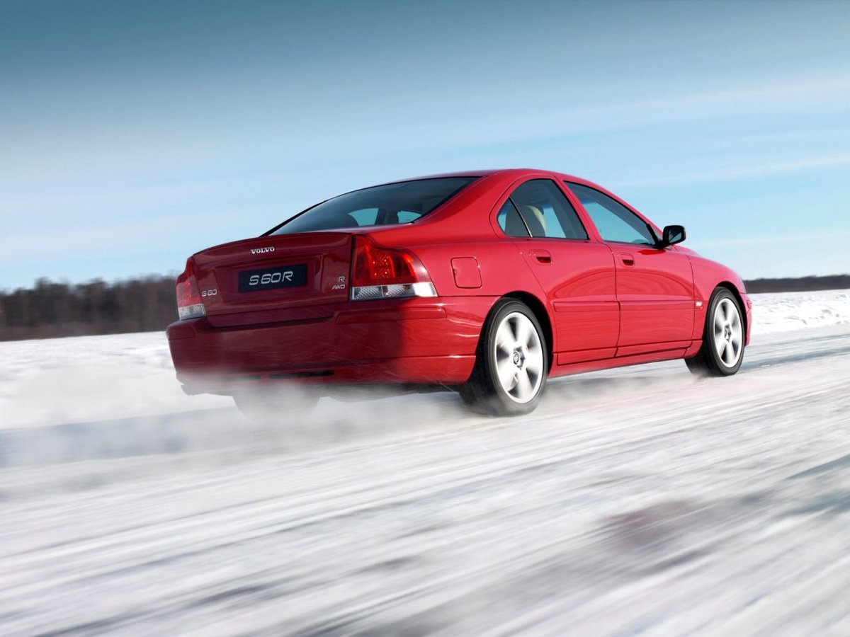 2118_S60_R_Winter_Driving.jpg