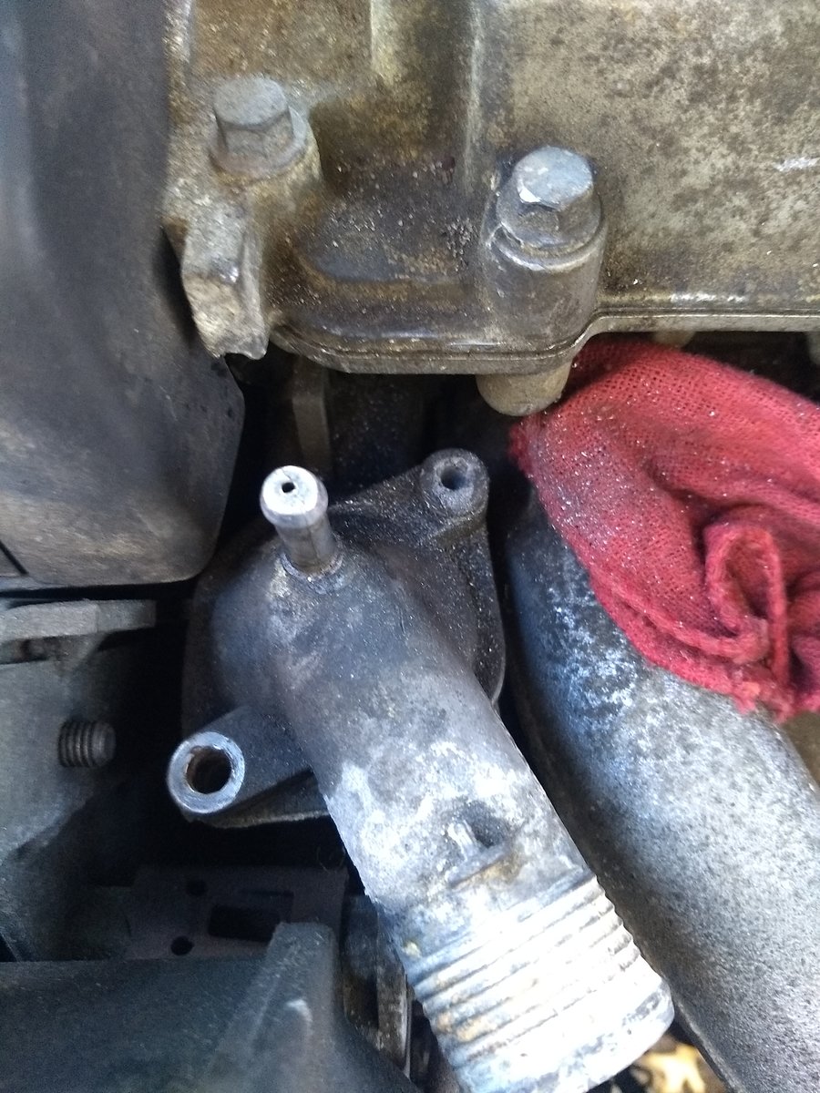 1998 Volvo V70 thermostat housing