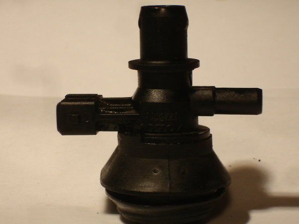 Cleaned up quite nicely. Some deterioration<br />in lower seal but most of it still intact.