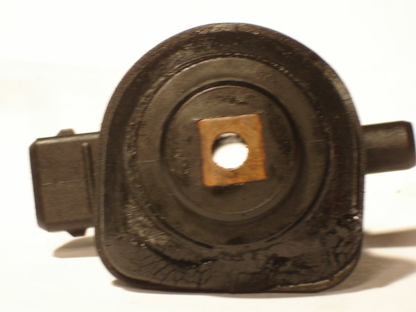 You are now able to see through the cleaned<br />valve passage.