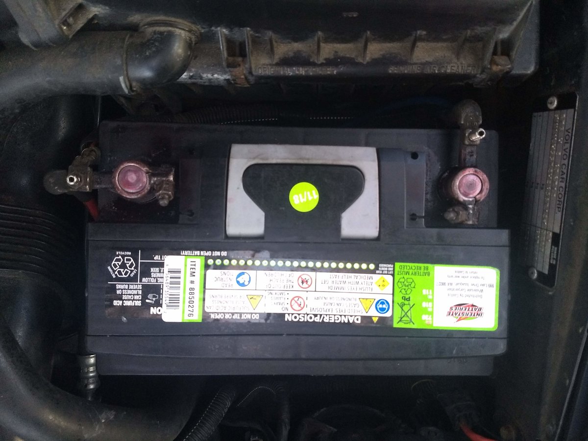 1998 Volvo V70 with new H6 battery