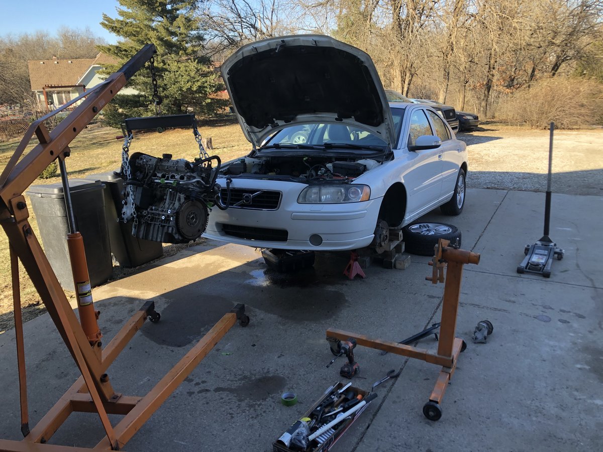 volvo_engine_pull.JPG