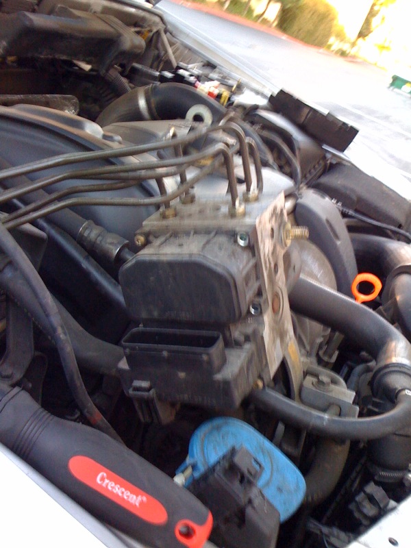 Volvo s40 ABS control unit Removal