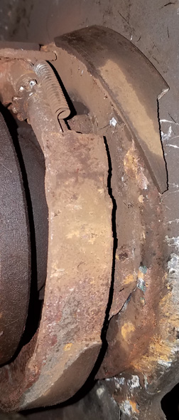 brokenEbrakepad.jpg