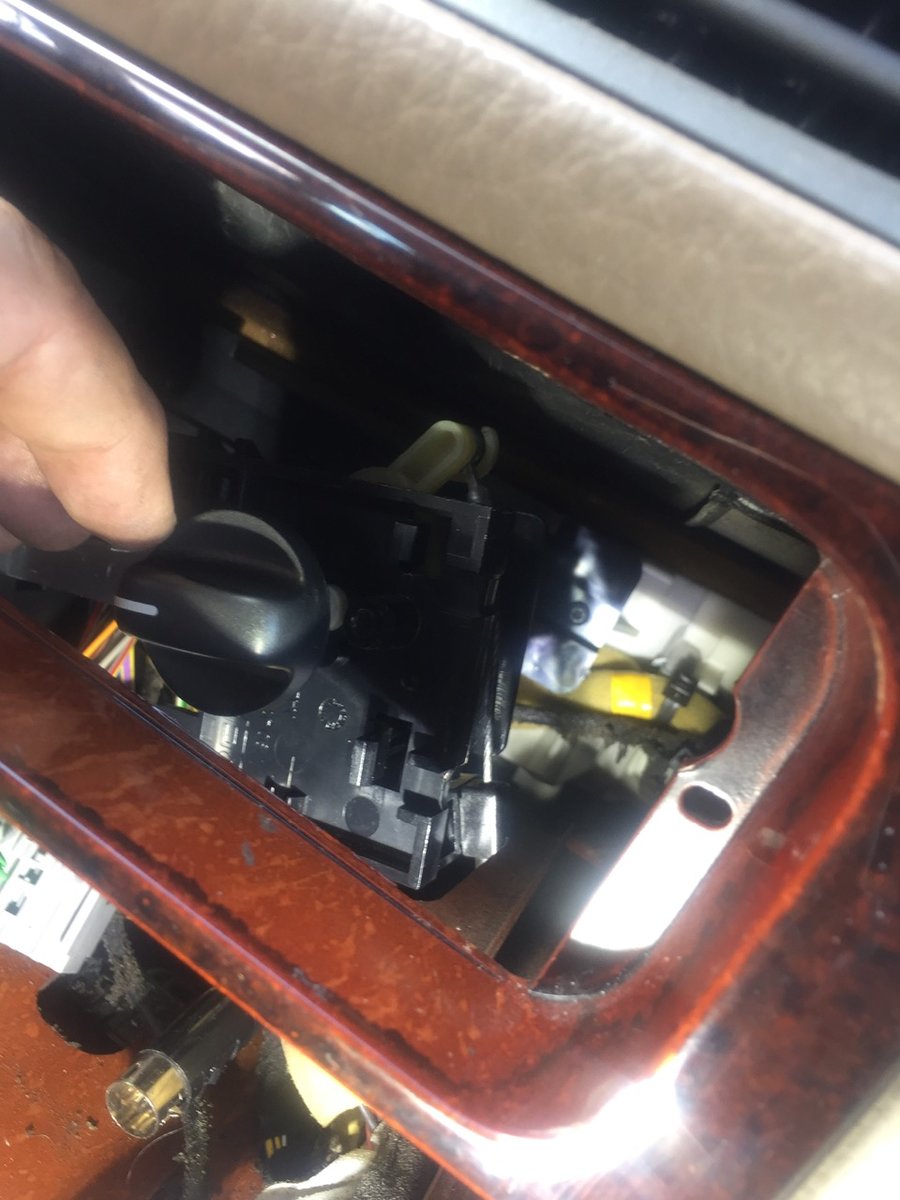 I put the knob back on to go to COLD position to connect wire, then turn to hot to retain