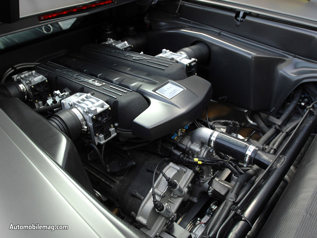 2008_lamborghni_reventon engine_view.jpg