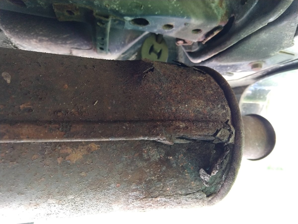 exhaust_rusthole_1.jpg