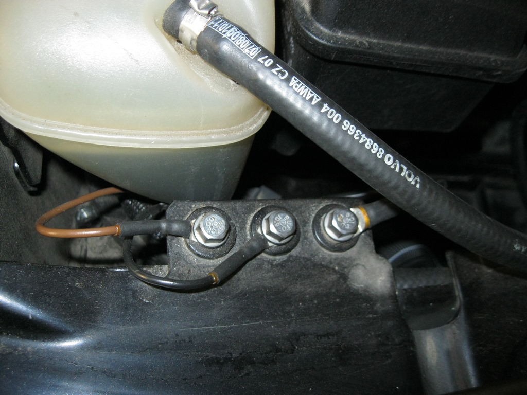 XC90 V8 Ground PassSide_2.jpg