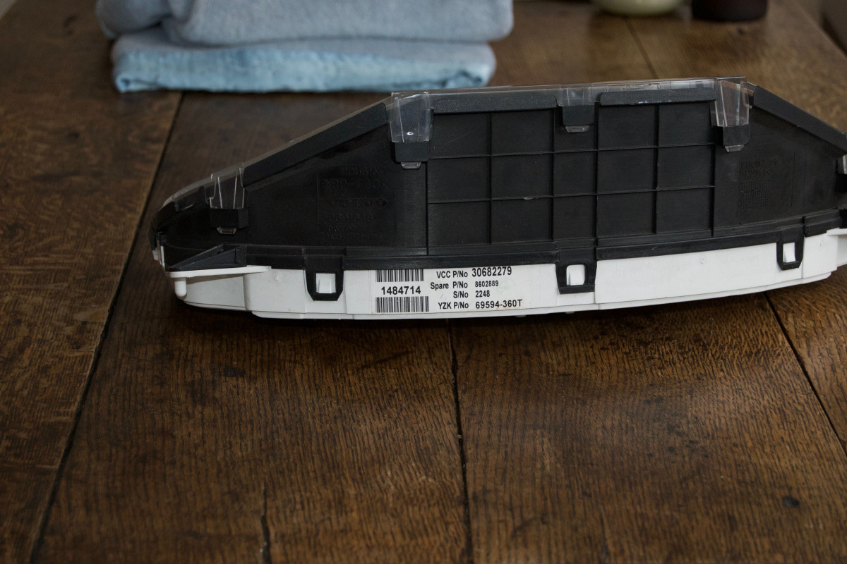 Volvo gauge cluster 1b.jpg