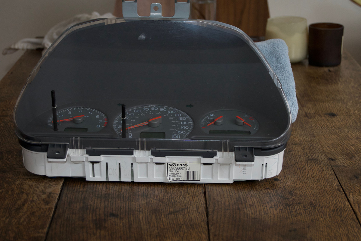 Volvo gauge cluster 2b.jpg