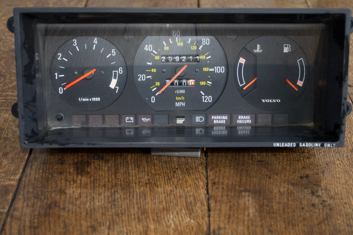 Volvo gauge cluster 4a.jpg