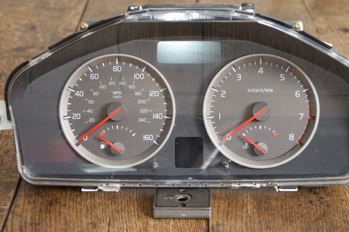 Volvo gauge cluster 5a.jpg