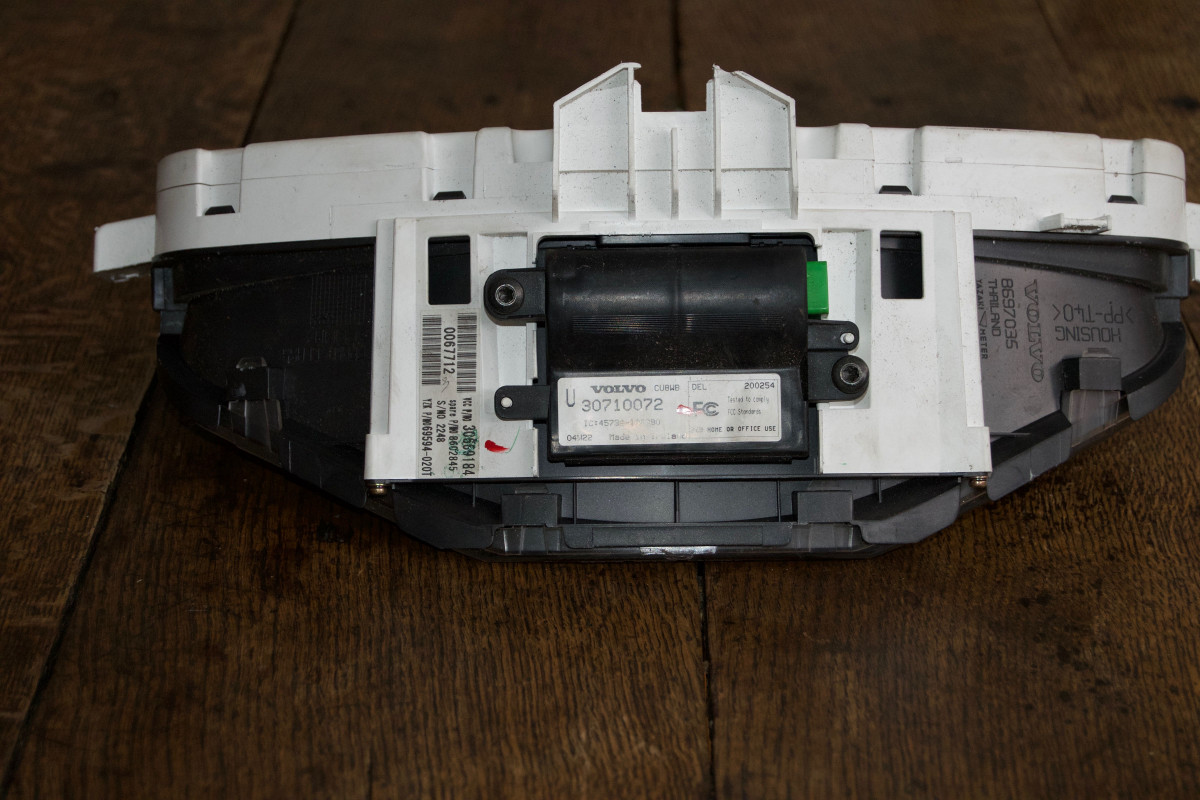 Volvo gauge cluster 5b.jpg
