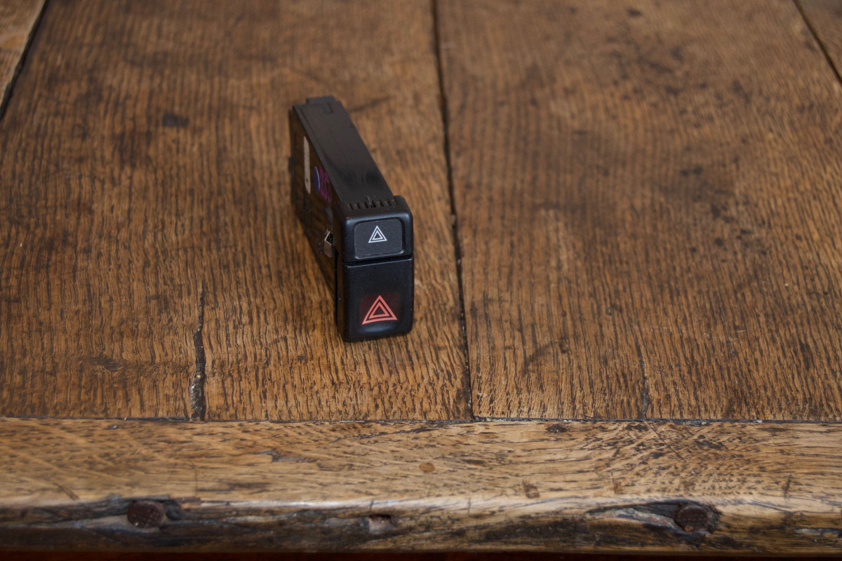 Volvo hazard light switch 1a.jpg