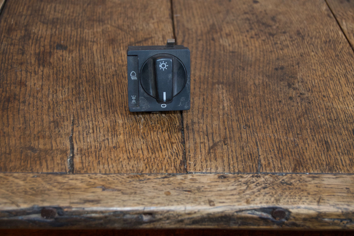 Volvo headlight switch 1a.jpg