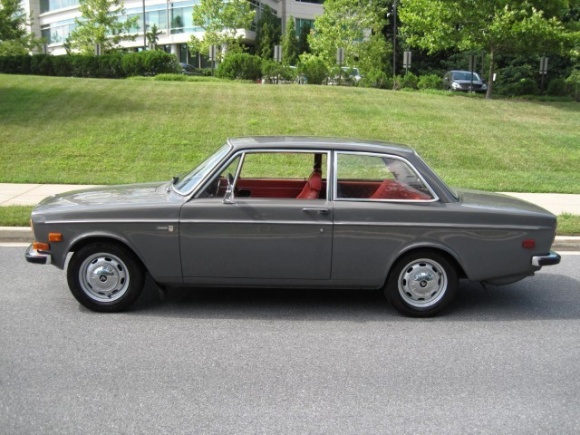 1969_Volvo_142S.jpg
