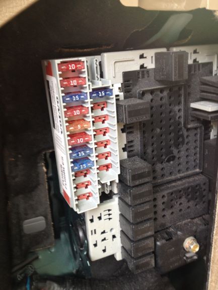 Rear fuse box 2001 V70 T5