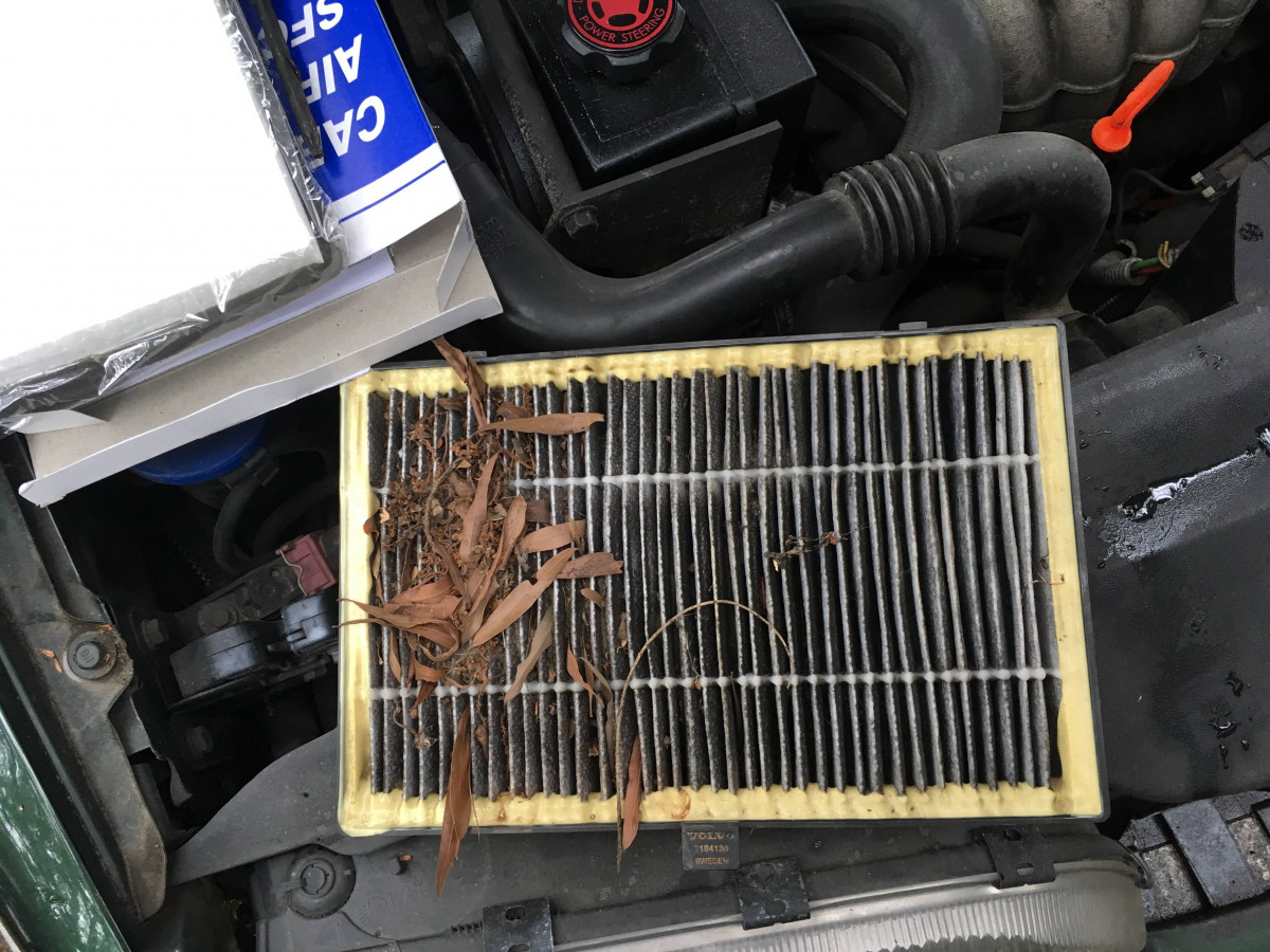Volvo cabin air filter in 1998 V70 T5