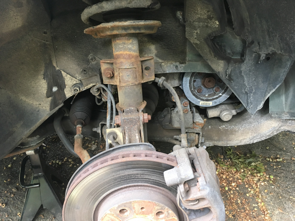 1998 V70 T5 broken wheel well cover