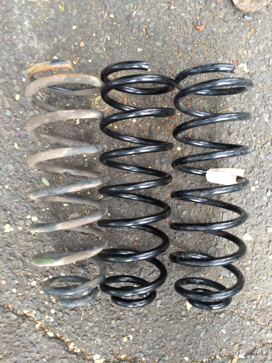 Volvo springs (marked green), Lesjöfors HD springs + ScanTech HD springs (made in Sweden)
