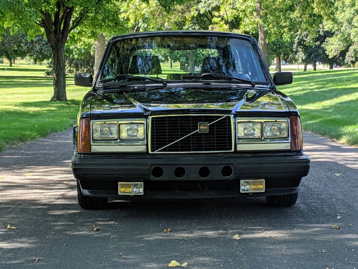 Volvo 240 4.jpg