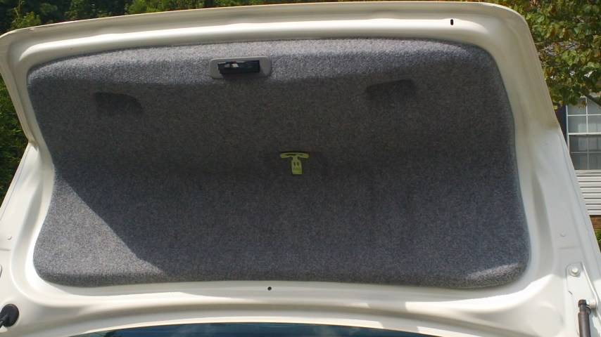 2006 S80 Trunk Emergency Pull Clip.png
