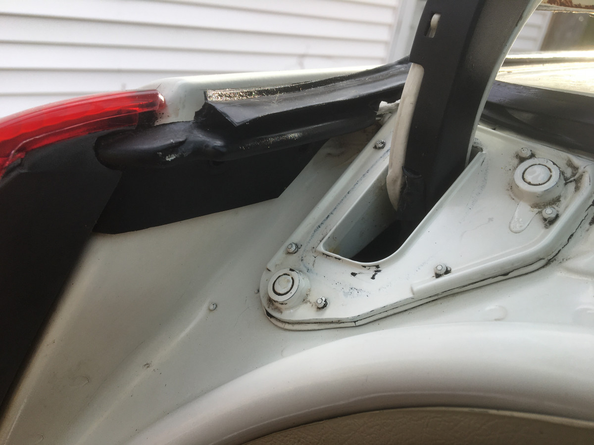 Volvo tailgate leak 2.JPG