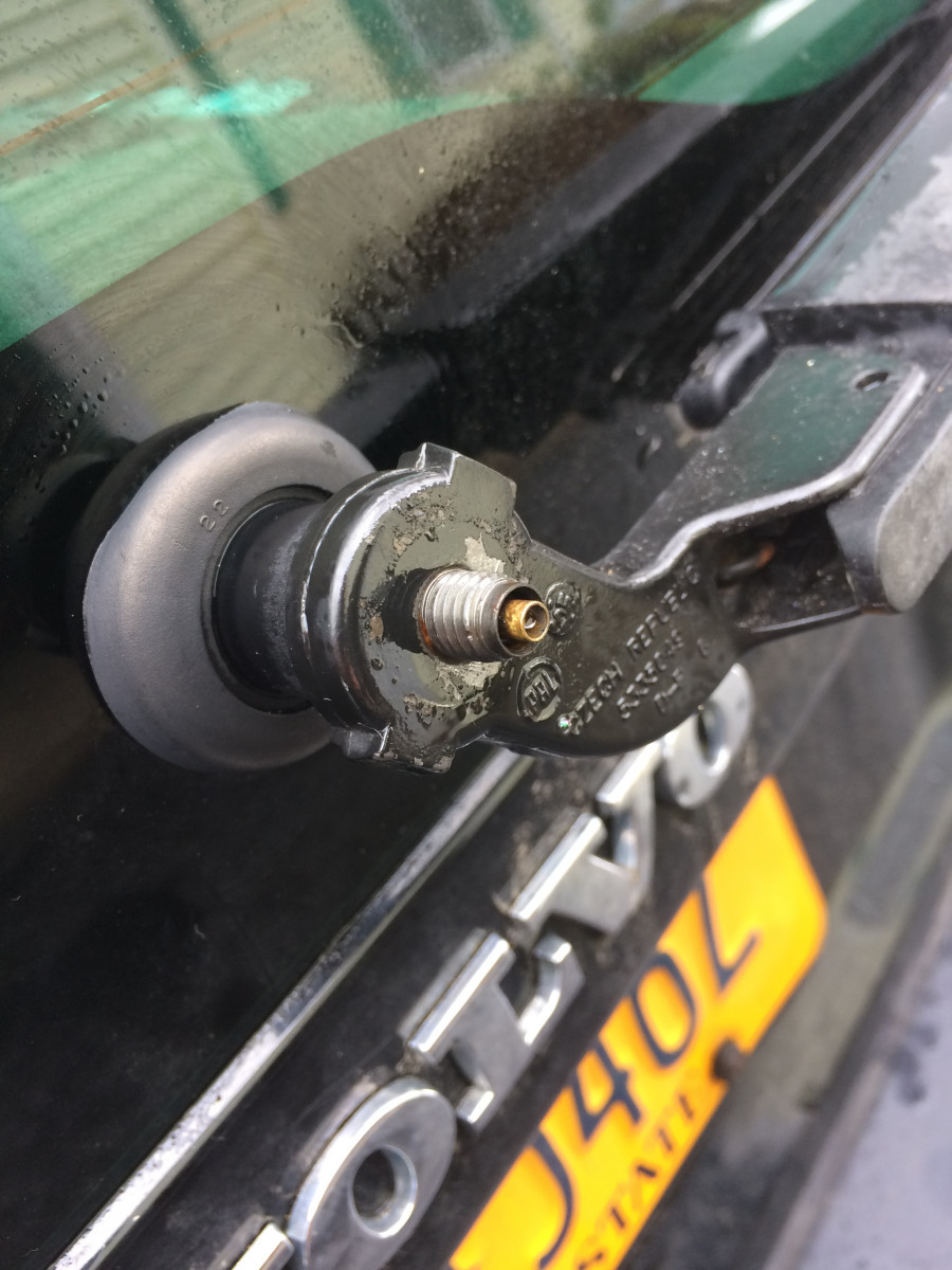 Protruding washer tube