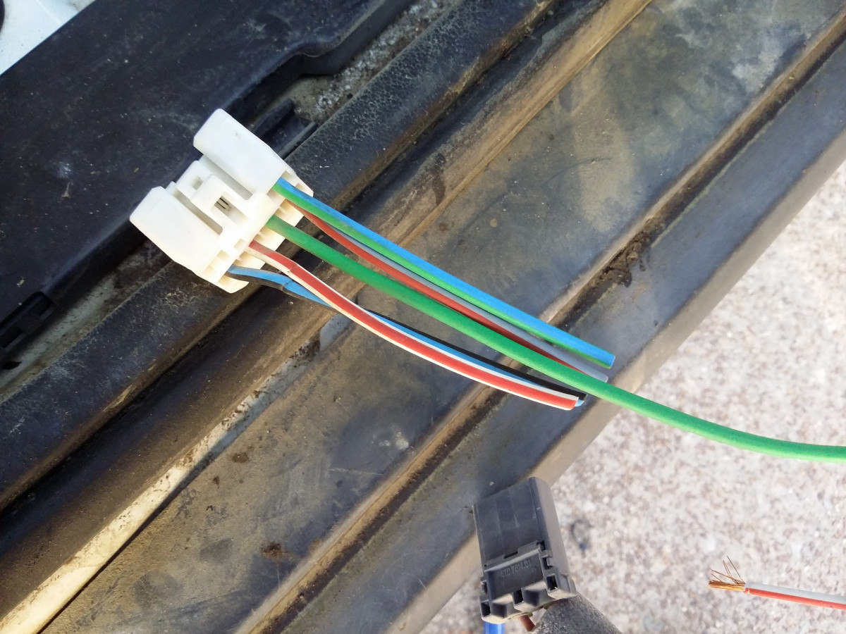 Plug goes to window switch