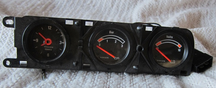 Volvo 240 Volt-Clock-Boost Gauge Set (2).JPG