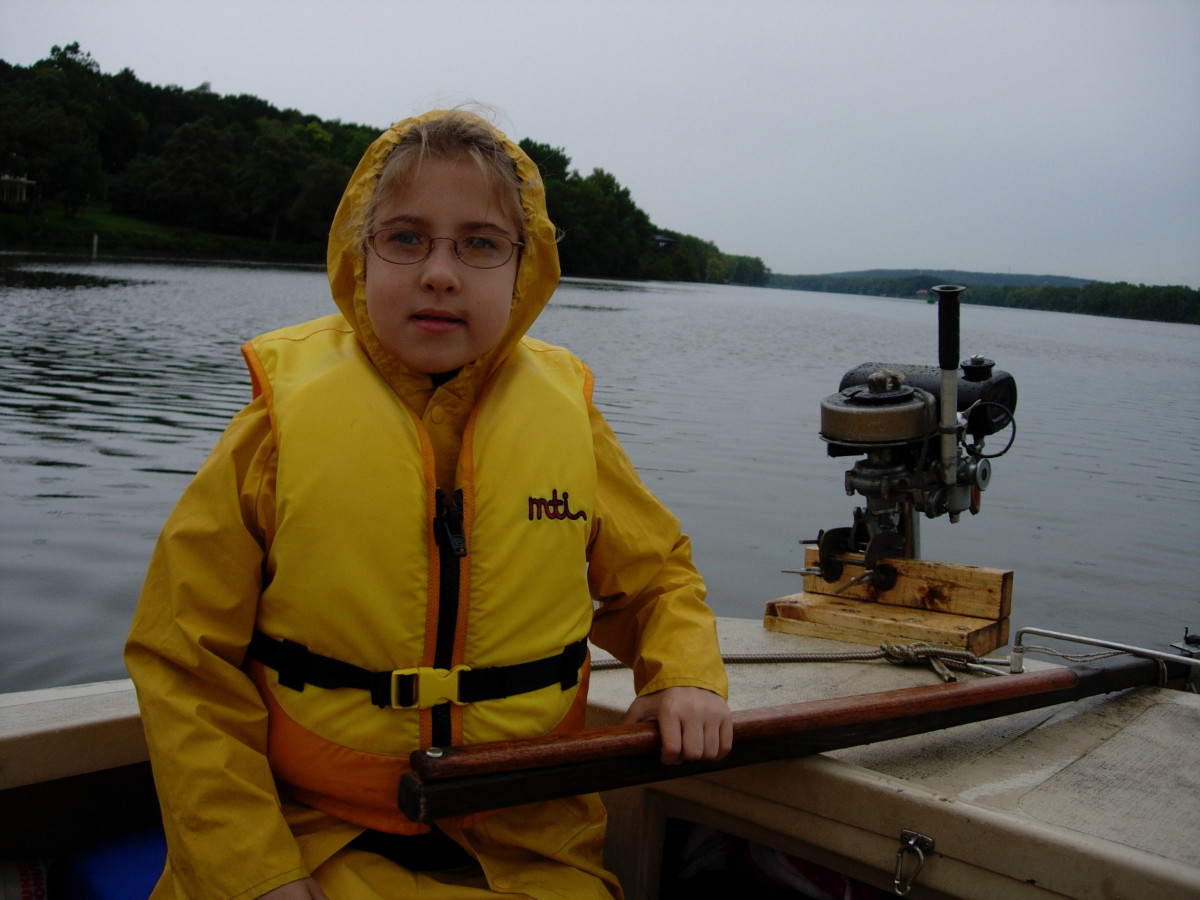 Here she is - punting down the Hudson - thats a British Seagull motor - complete with spinning flywheel of Death