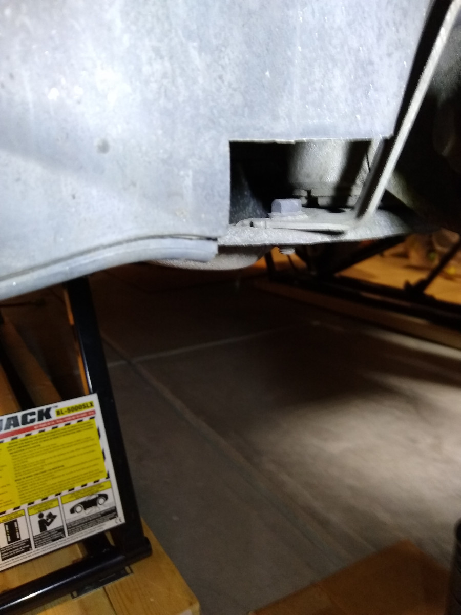 2 Passenger Rear Bracket Bolt .jpg